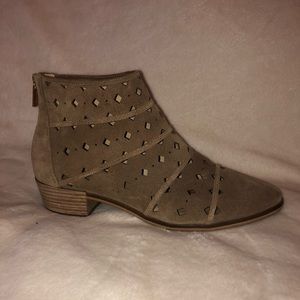 Michael Kors Beige Suede Ankle Booties Size 9